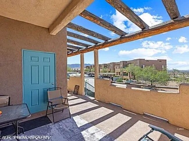 Building Photo - APPLICATION PENDING- Spacious & Move-In Re...