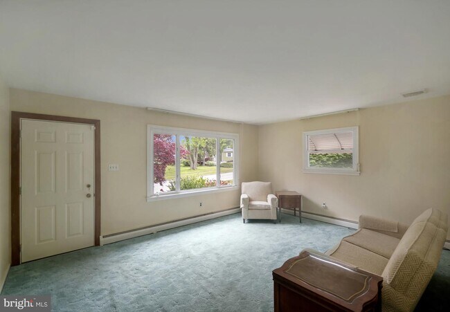 Building Photo - 8 Brentwood Dr