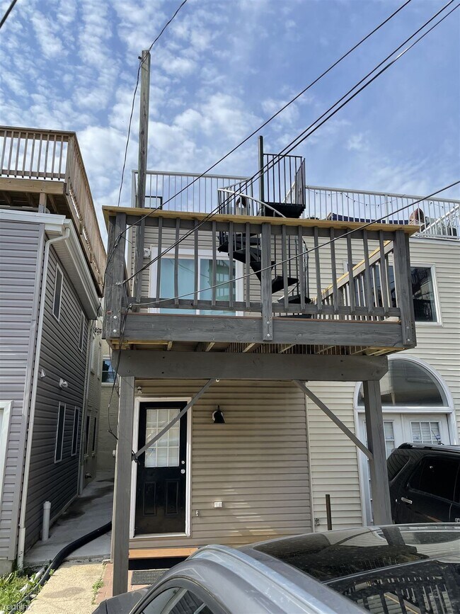 Building Photo - 3 br, 2.5 bath House - 15 W West St