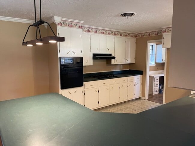 Building Photo - Renovated 3 Bedroom 2 Bath Home for Rent!