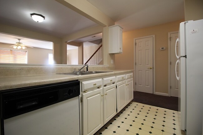 Building Photo - 3 bed / 2 bath home
