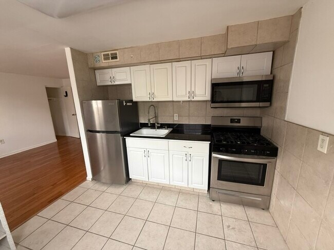 Foto del edificio - 4134 Longshore Ave
