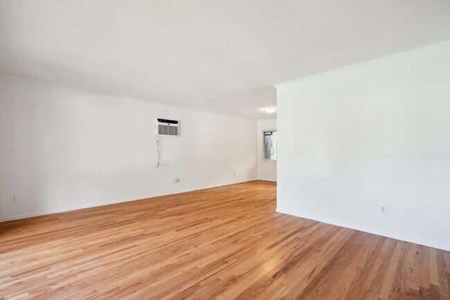 Foto del edificio - 72 Winthrop Rd