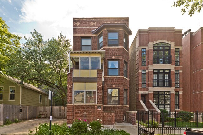 Building Photo - 3253 N Kenmore Ave