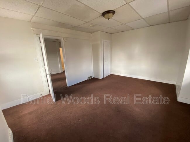 Building Photo - 400 Welsh St