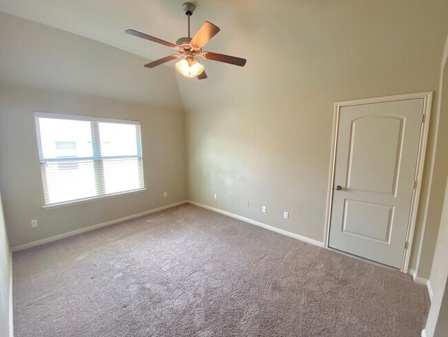 Foto del edificio - Available Now!