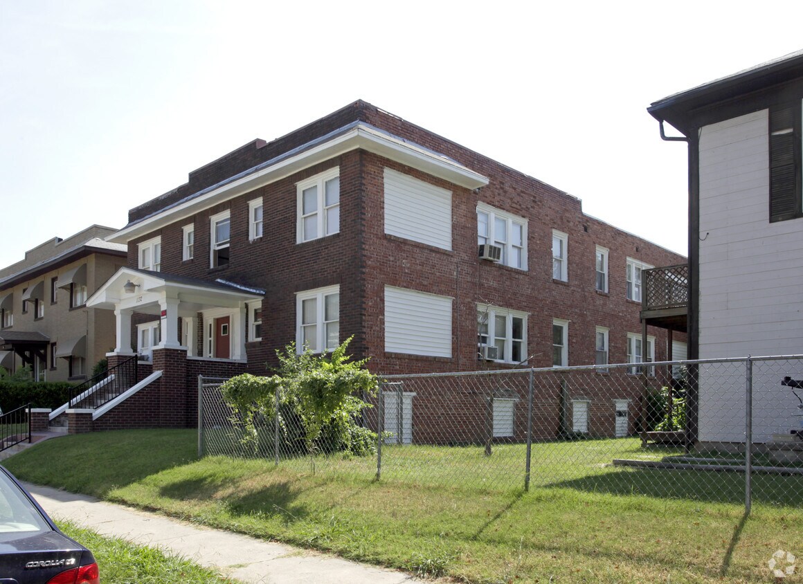 Building Photo - 1132 S Quincy Ave