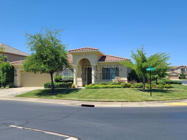 Foto del edificio - Stunning Single Story Rental in Guard Gate...