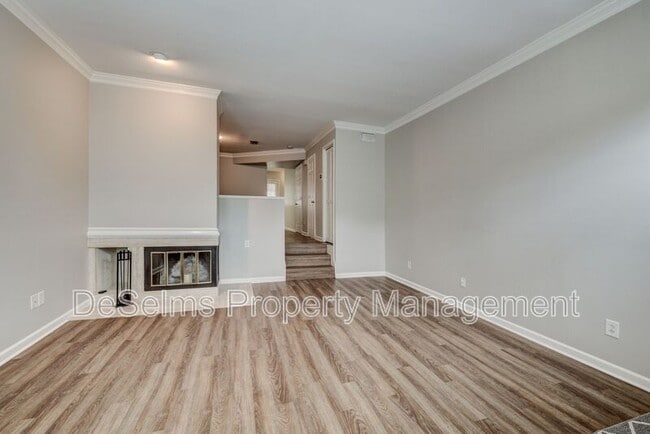 Building Photo - 205 Fairmont Ct