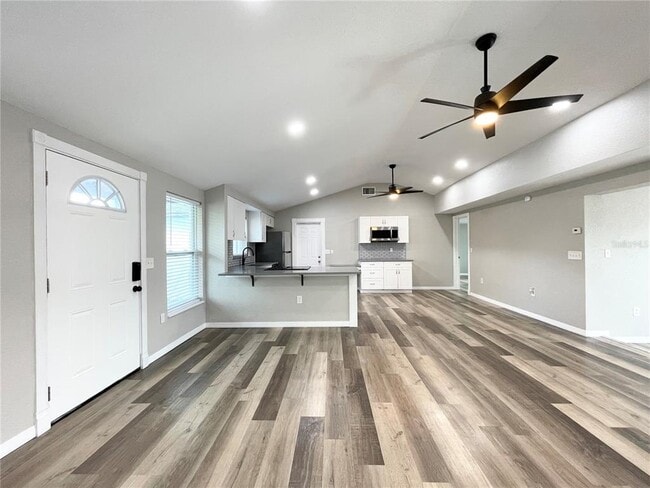 Building Photo - 11241 Yewtree Ave