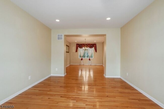 Building Photo - 66 Treetops Cir