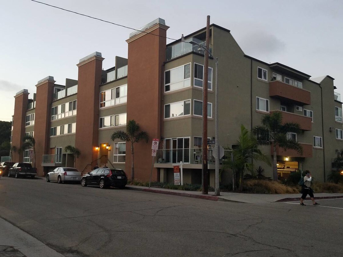 Primary Photo - 6400 Pacific Ave