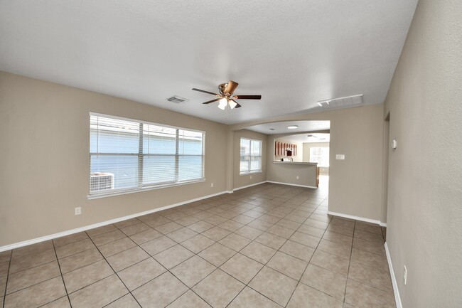Foto del edificio - 826 Bandon Ln