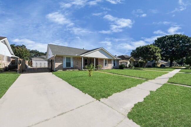 Building Photo - 9222 Sharpview Dr