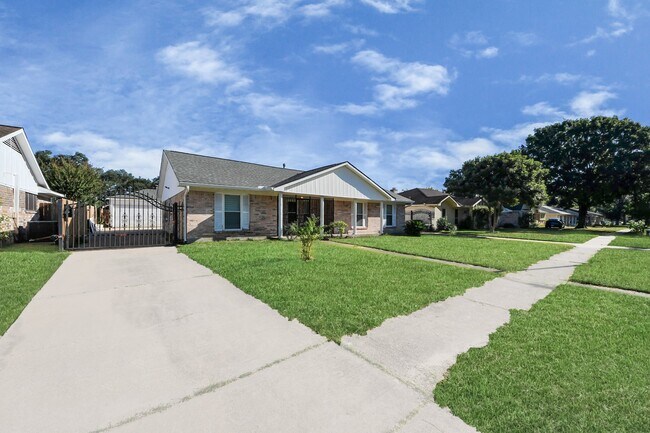 Foto del edificio - 9222 Sharpview Dr