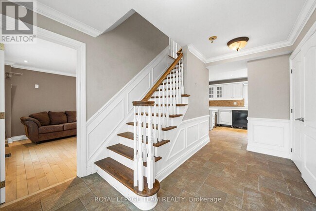 Photo du bâtiment - 3162 Woodroffe Ave