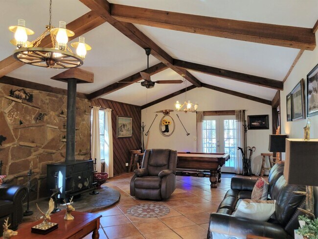 Building Photo - Ponderosa Lodge