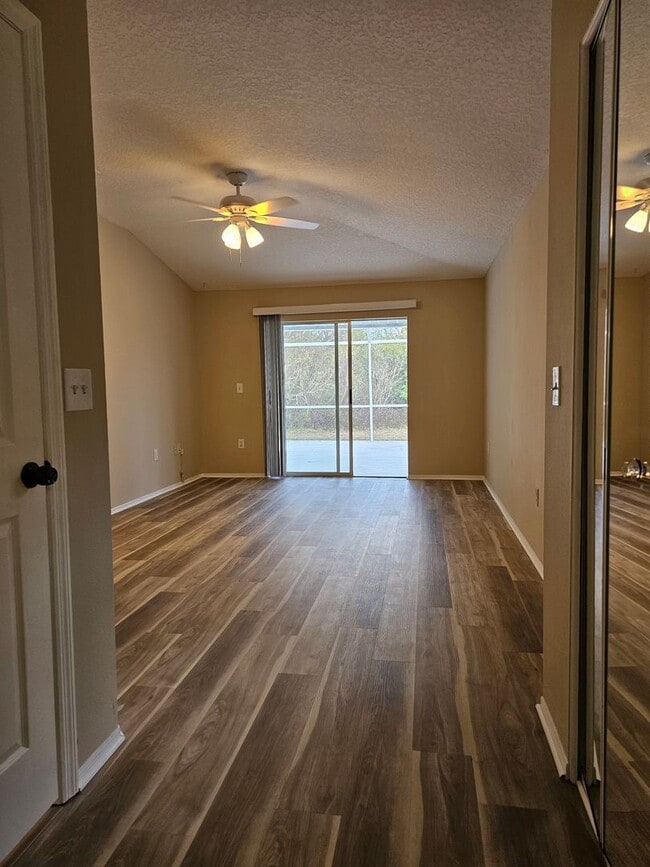 Building Photo - Move In Ready