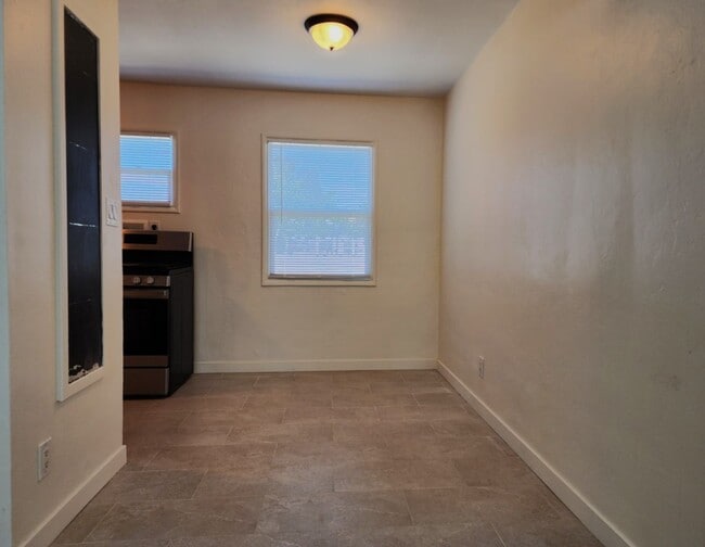 Foto del edificio - Just Remodeled 3BD, 1BA Riverside near 91 Fwy