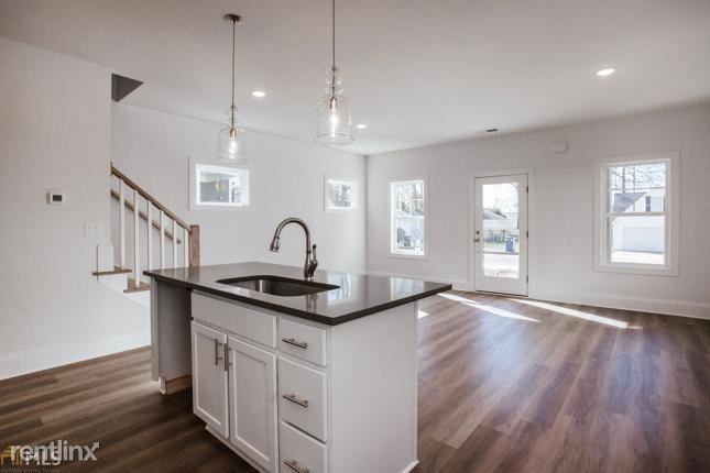 Building Photo - 4 br, 3 bath House - 300 Lake St