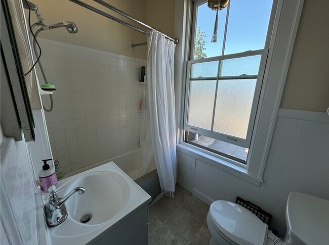 Building Photo - 2 Winter Street Unit 2R