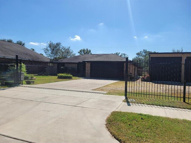 Foto del edificio - 2722 Ridgeland Ave