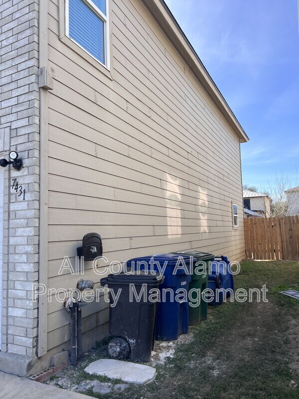 Building Photo - 7431 Cedar Farm