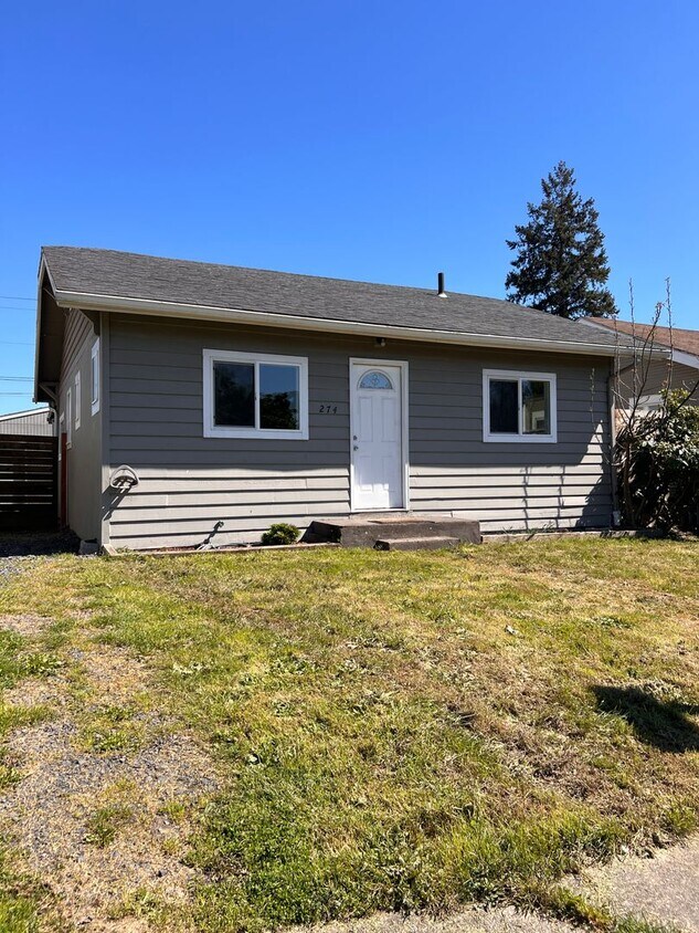 Primary Photo - Longview Bungalow with Large Yard!
