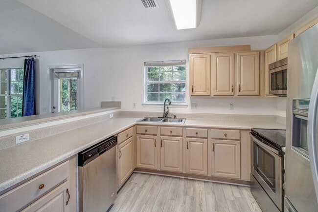 Building Photo - 2077 Shadow Lake Dr