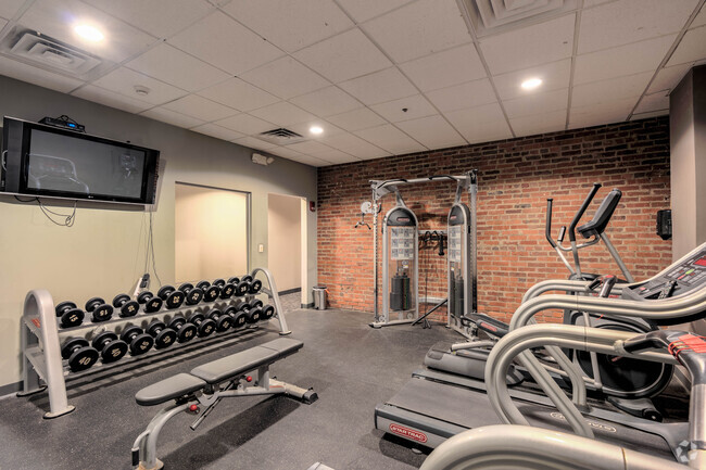 Sala de fitness - Erie Terminal Place Apartments