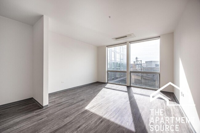 Foto del edificio - 2340 N California Ave