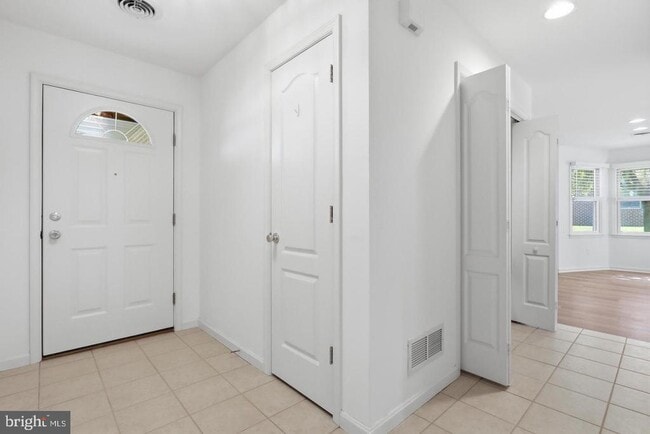 Building Photo - 312 Woodvale Dr