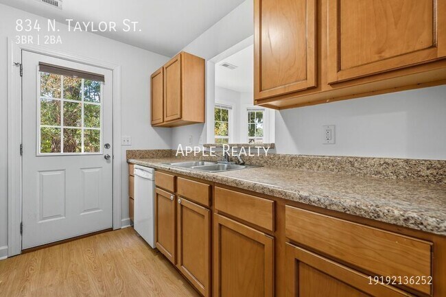 Foto del edificio - 834 N Taylor St