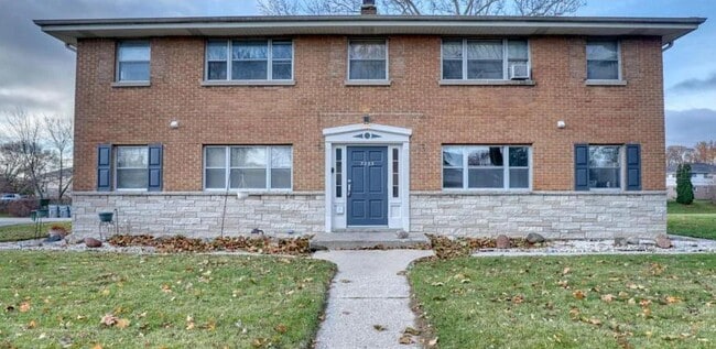 Building Photo - 7233 W Lakefield Dr