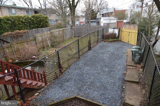 Building Photo - 1356 D St SE