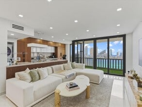 Building Photo - 3000 Island Blvd