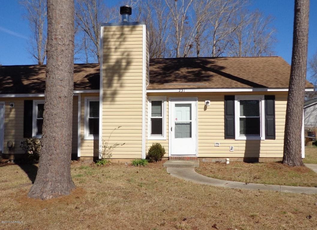 Primary Photo - 231 Easy St