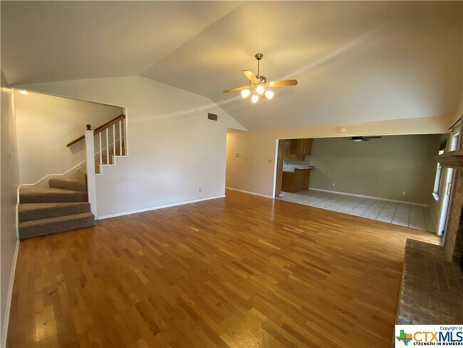 Foto del edificio - 1327 Lakewinds Cir