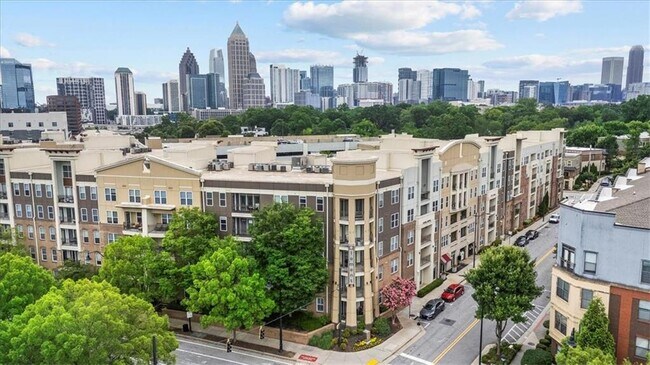 Foto del edificio - 390 17th St NW