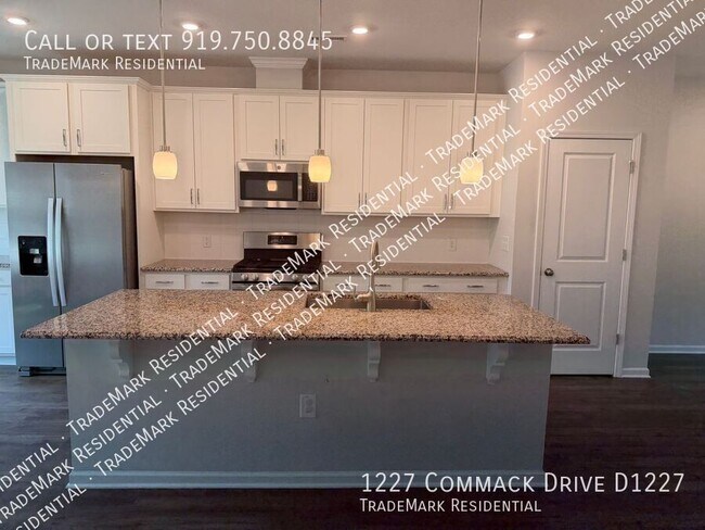 Building Photo - 1227 Commack Dr