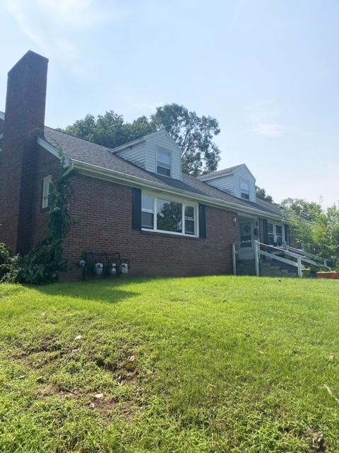 Vista de la calle del edificio de 3 unidades - 3 Alton Rd