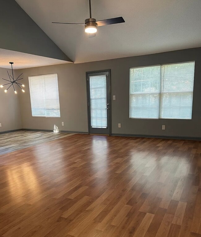 Building Photo - 105 Belle Flower Ct