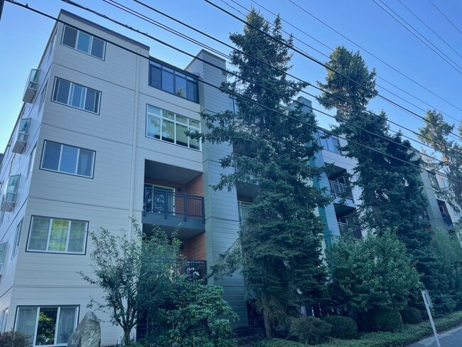 Foto del edificio - $500 off 1st months rent!!  Bright and Modern Northgate Condo!