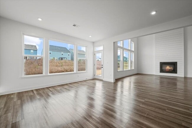 Foto del edificio - 247 Clear Lk Pkwy