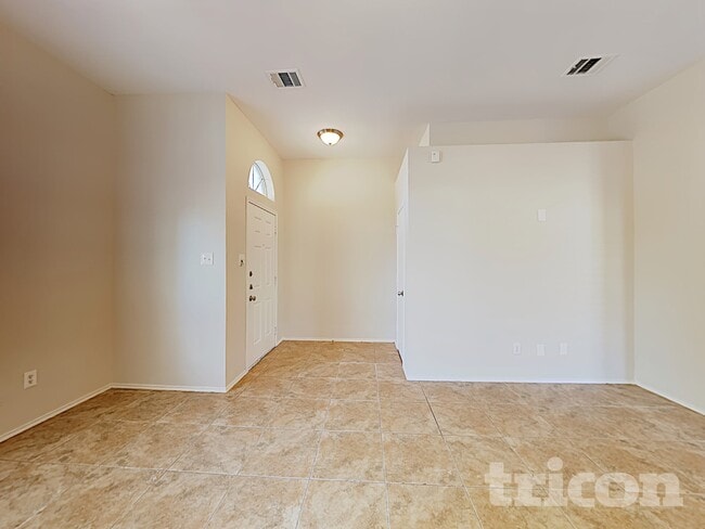 Foto del edificio - 413 Rustic Grove Ln