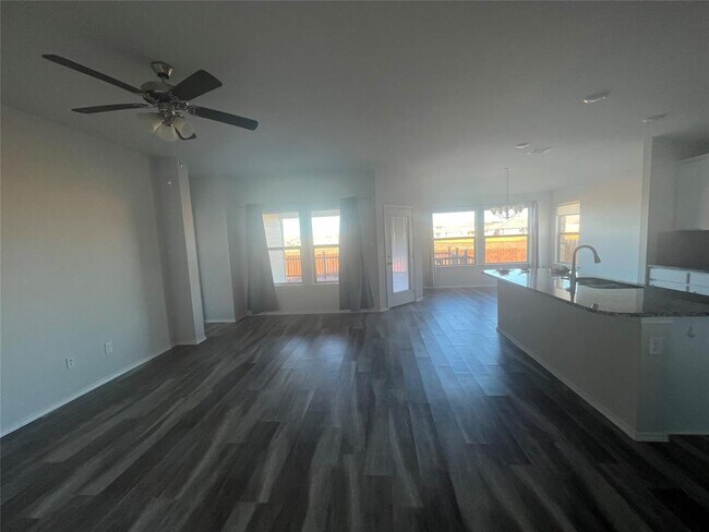 Building Photo - 1107 Torino St