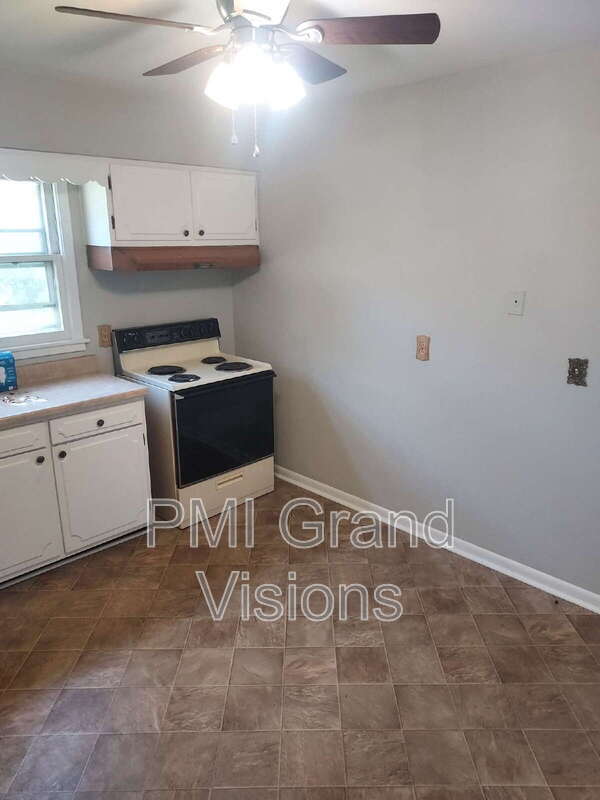Foto del edificio - 340 N Monroe St