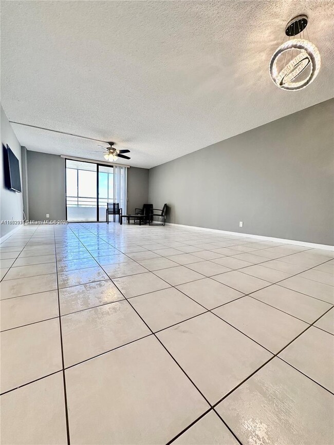 Foto del edificio - 2500 Parkview Dr