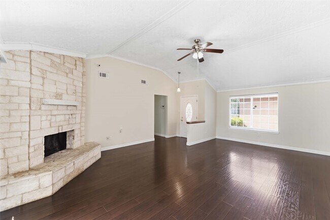 Foto del edificio - 3415 Honey Creek Dr
