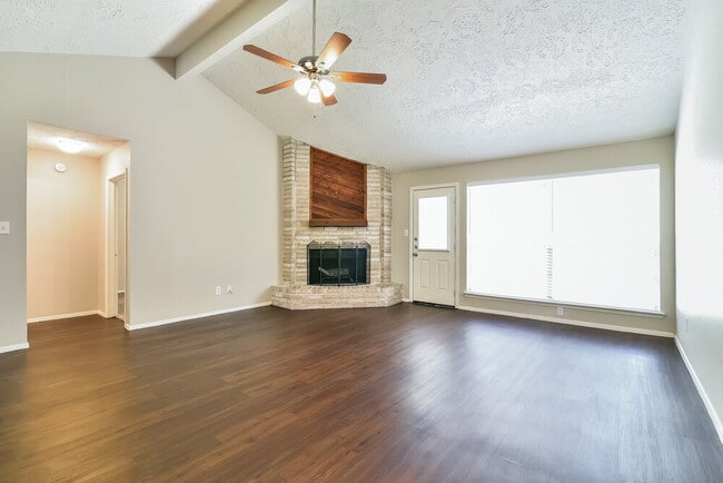 Building Photo - 10311 Oak Limb Dr